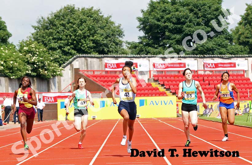 Shannon Hylton (Kent) wins the Inter Girls 200 metres.